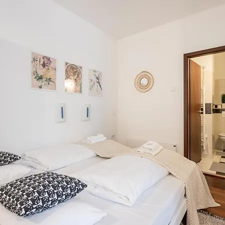 Life On The Blue Boedapest